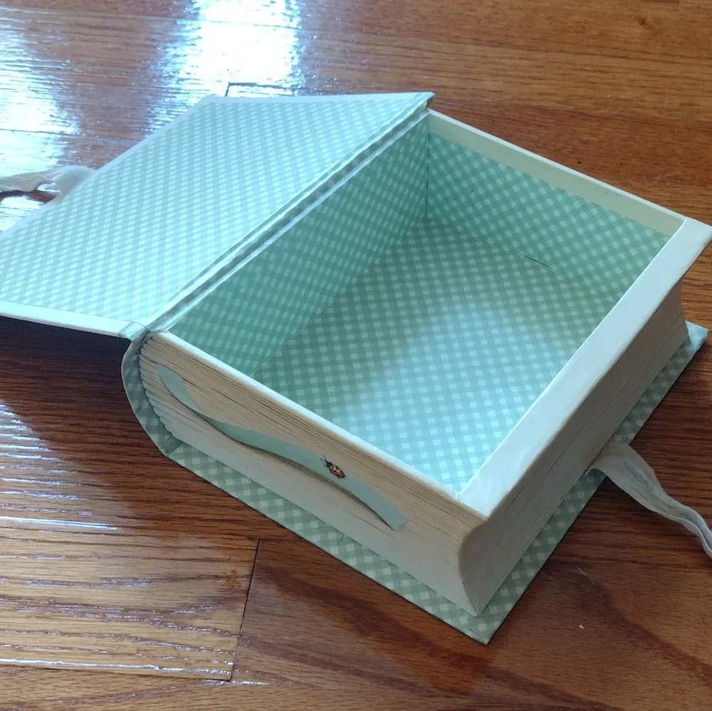 Marjolein Bastin by Hallmark Box with Yellow and Green Gingham and Bird Design